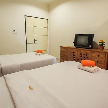 Ivanka Airport Inn Kuta Lombok Esterno foto