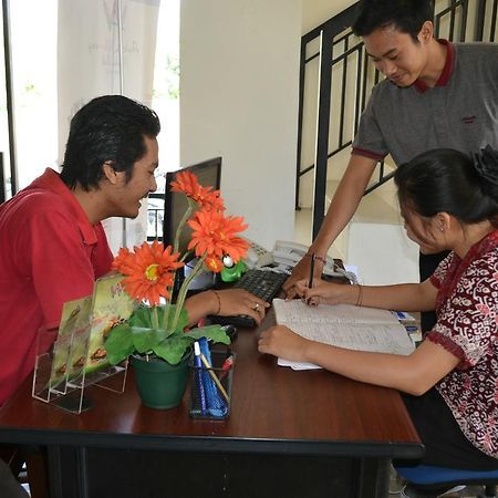 Ivanka Airport Inn Kuta Lombok Esterno foto