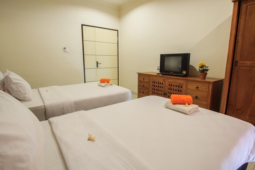 Ivanka Airport Inn Kuta Lombok Esterno foto