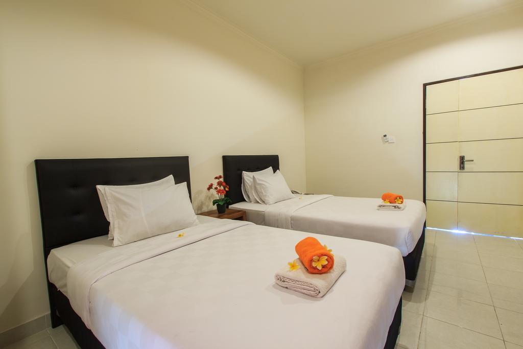 Ivanka Airport Inn Kuta Lombok Esterno foto
