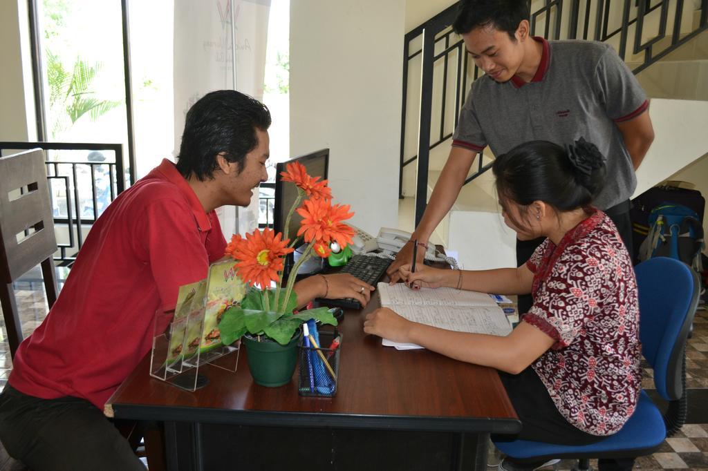 Ivanka Airport Inn Kuta Lombok Esterno foto