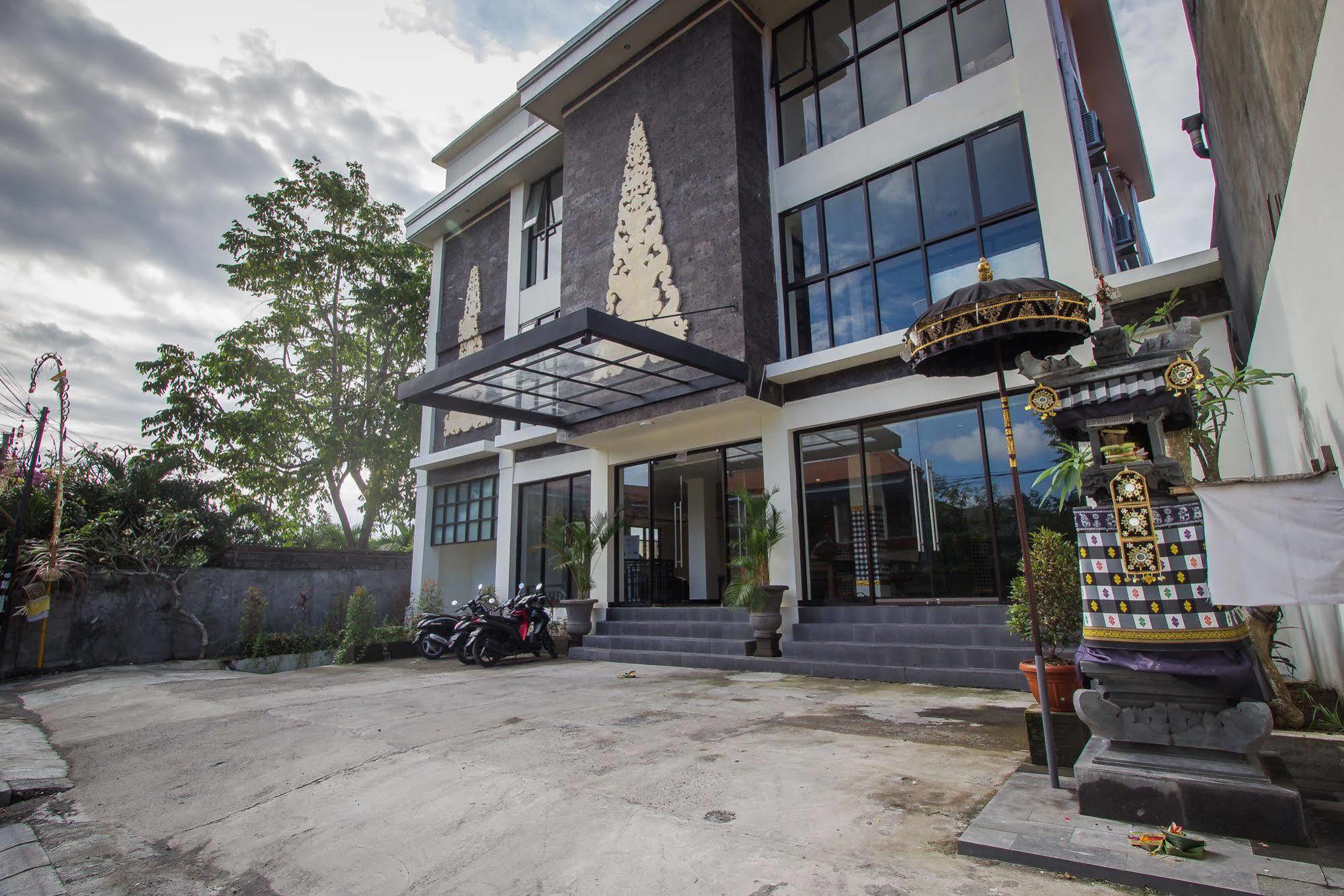 Ivanka Airport Inn Kuta Lombok Esterno foto