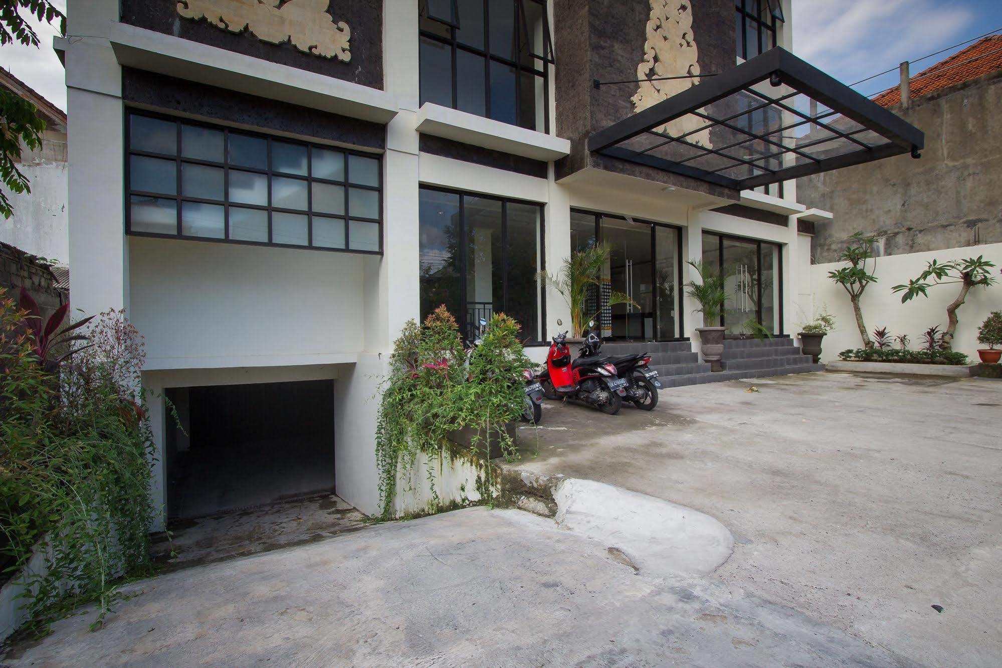 Ivanka Airport Inn Kuta Lombok Esterno foto