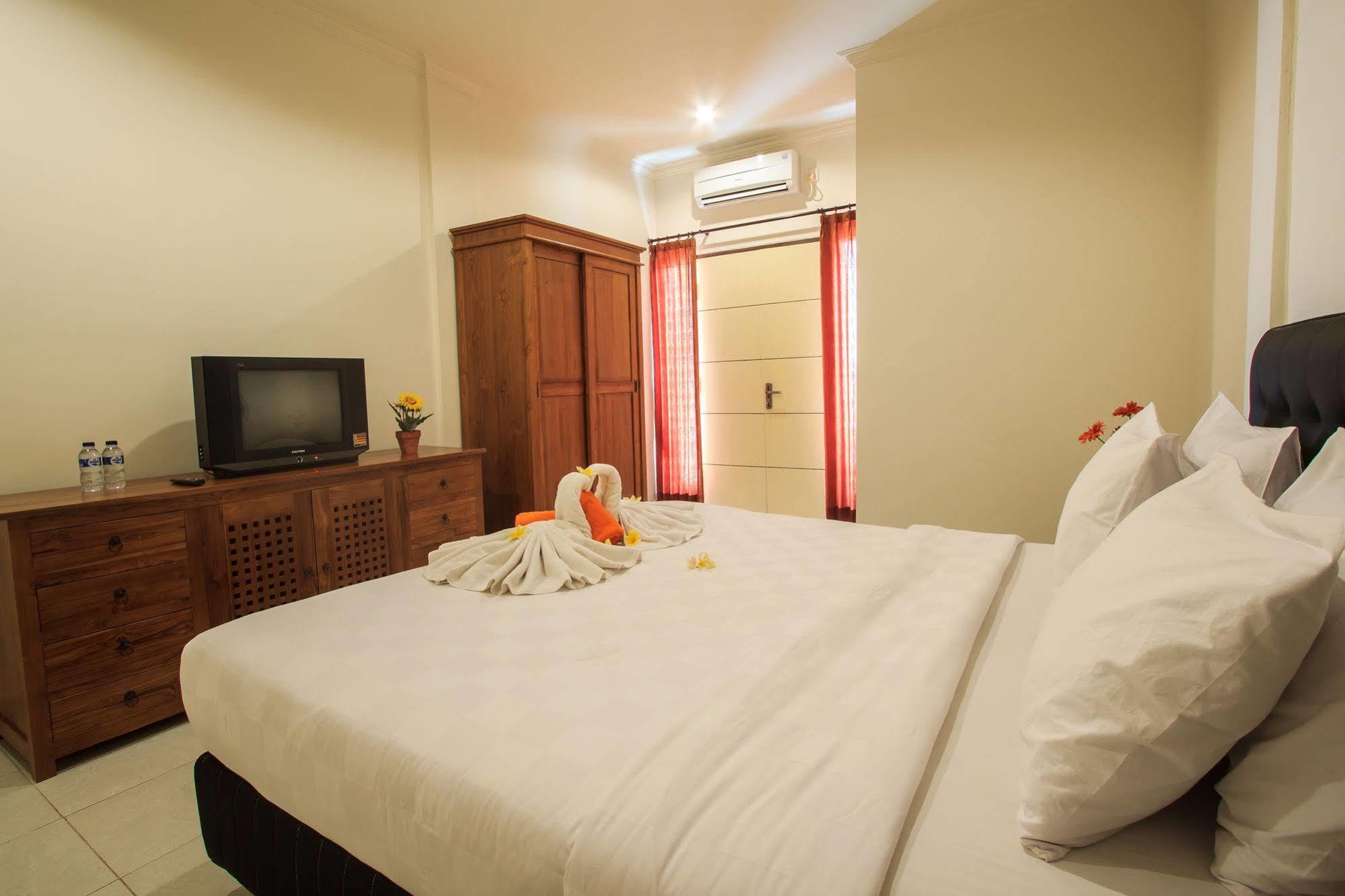 Ivanka Airport Inn Kuta Lombok Esterno foto