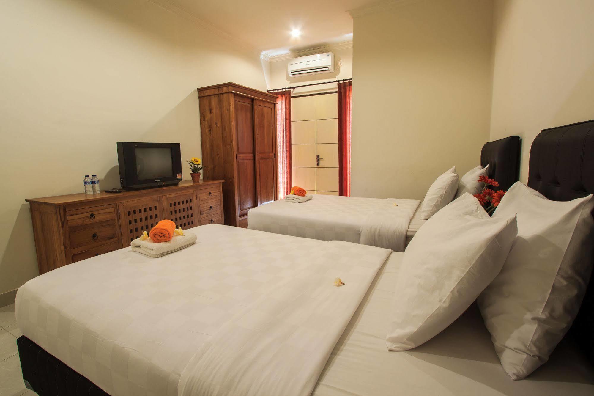 Ivanka Airport Inn Kuta Lombok Esterno foto