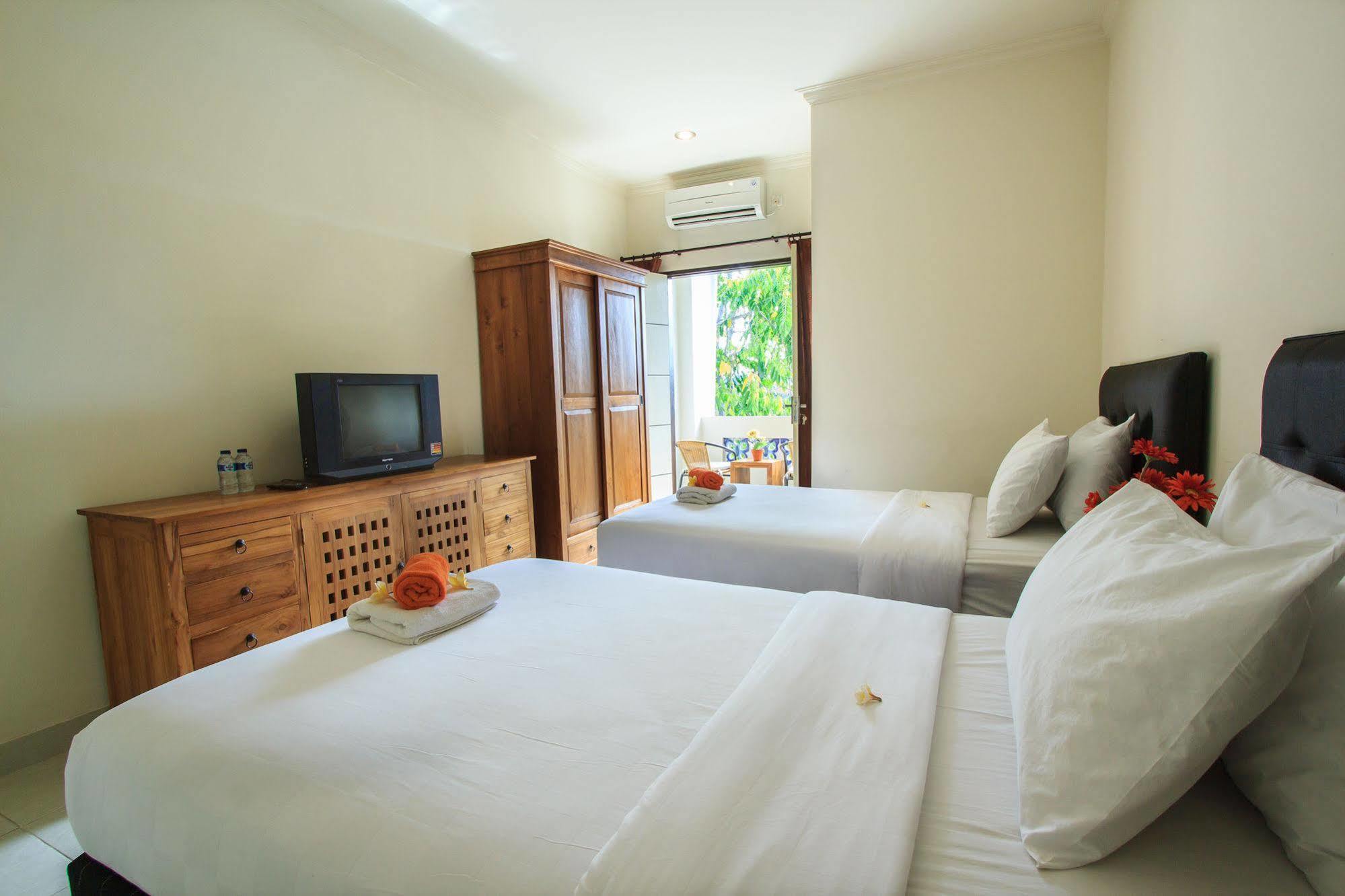 Ivanka Airport Inn Kuta Lombok Esterno foto
