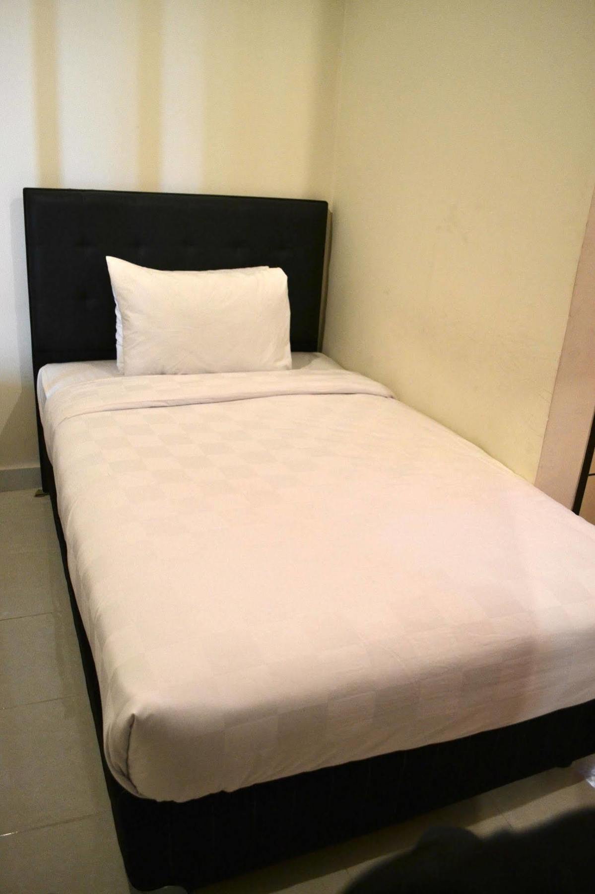 Ivanka Airport Inn Kuta Lombok Esterno foto