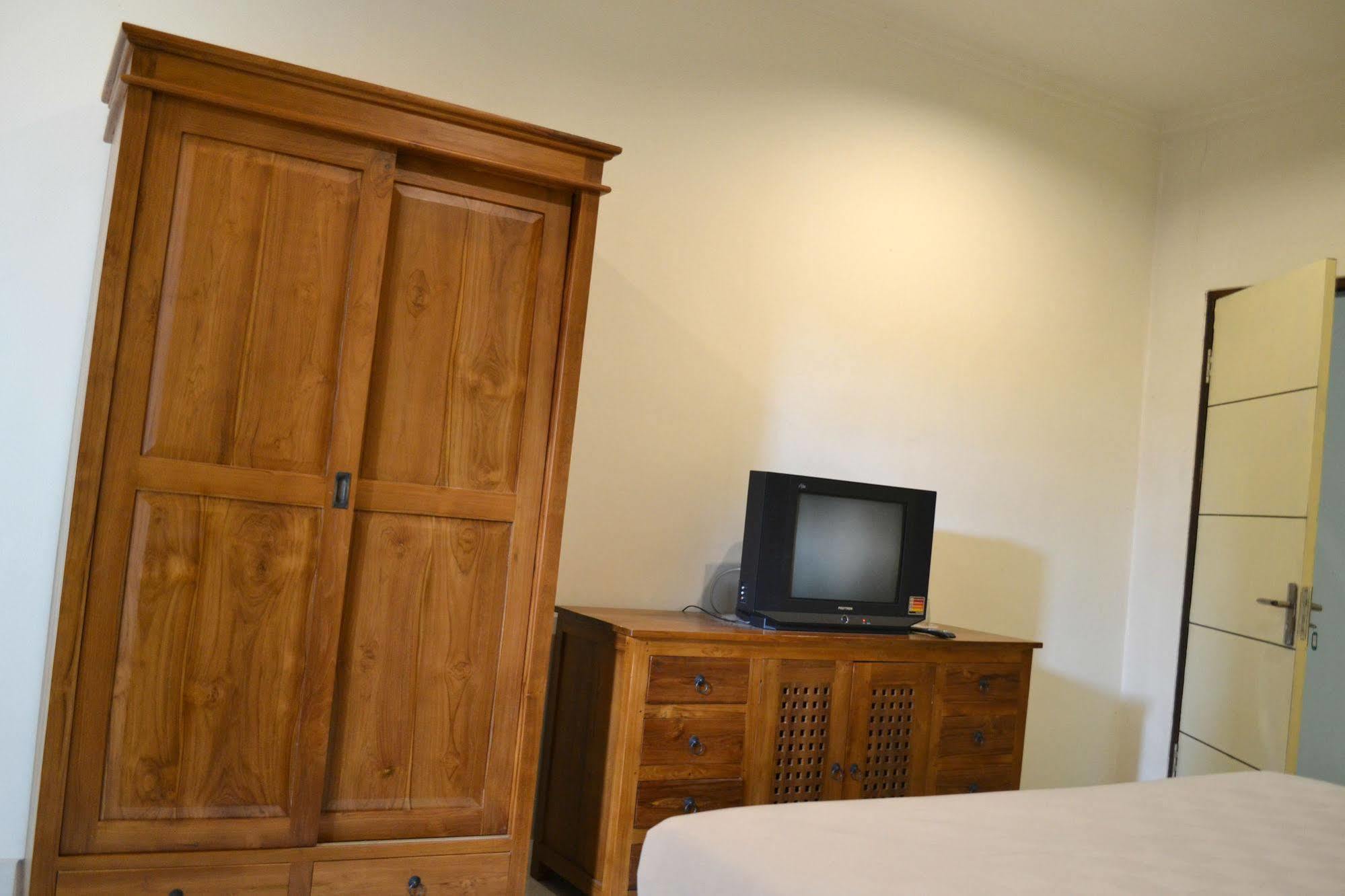 Ivanka Airport Inn Kuta Lombok Esterno foto