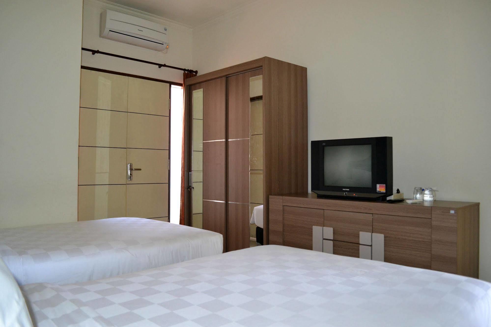 Ivanka Airport Inn Kuta Lombok Esterno foto