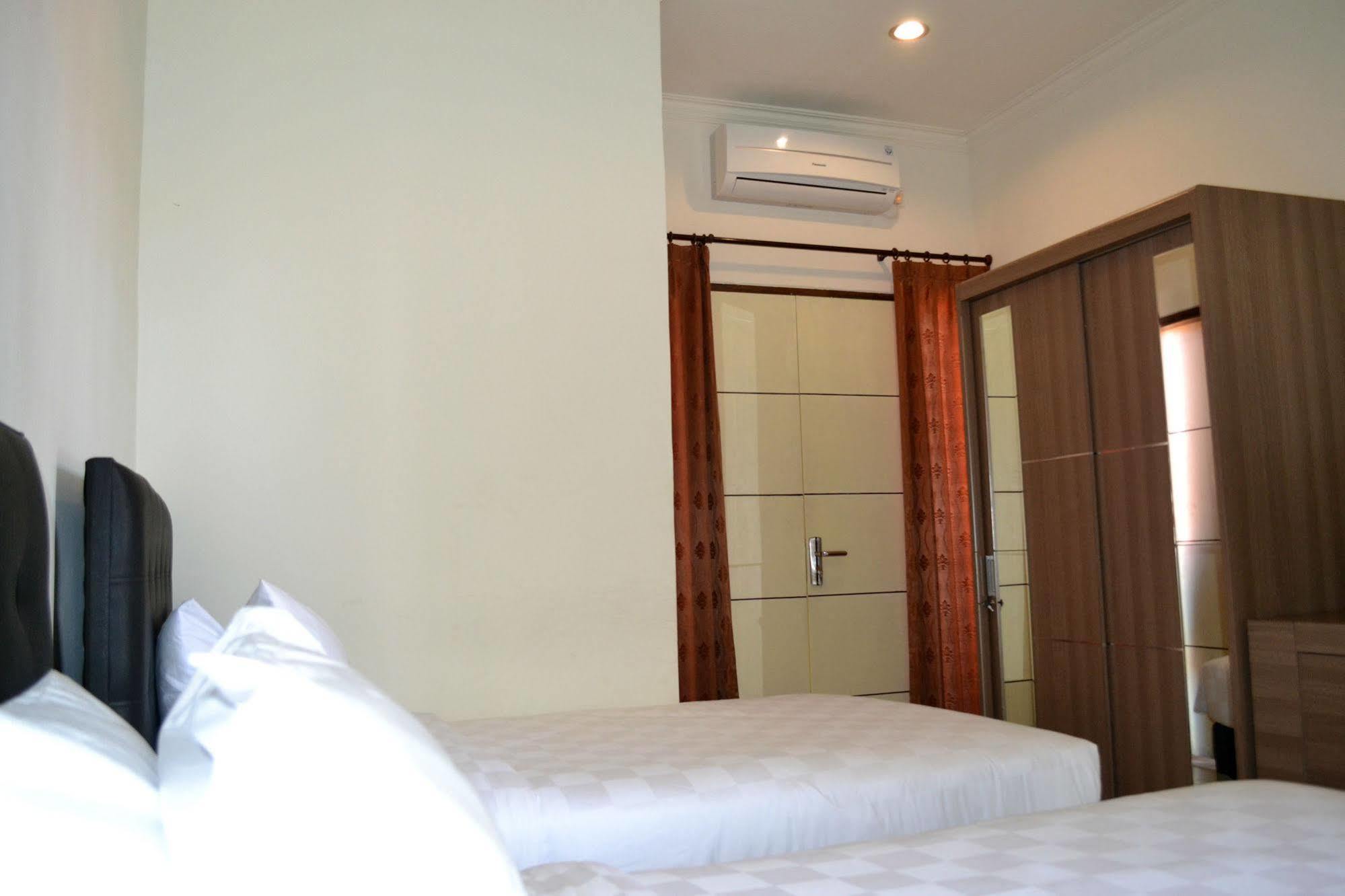 Ivanka Airport Inn Kuta Lombok Esterno foto