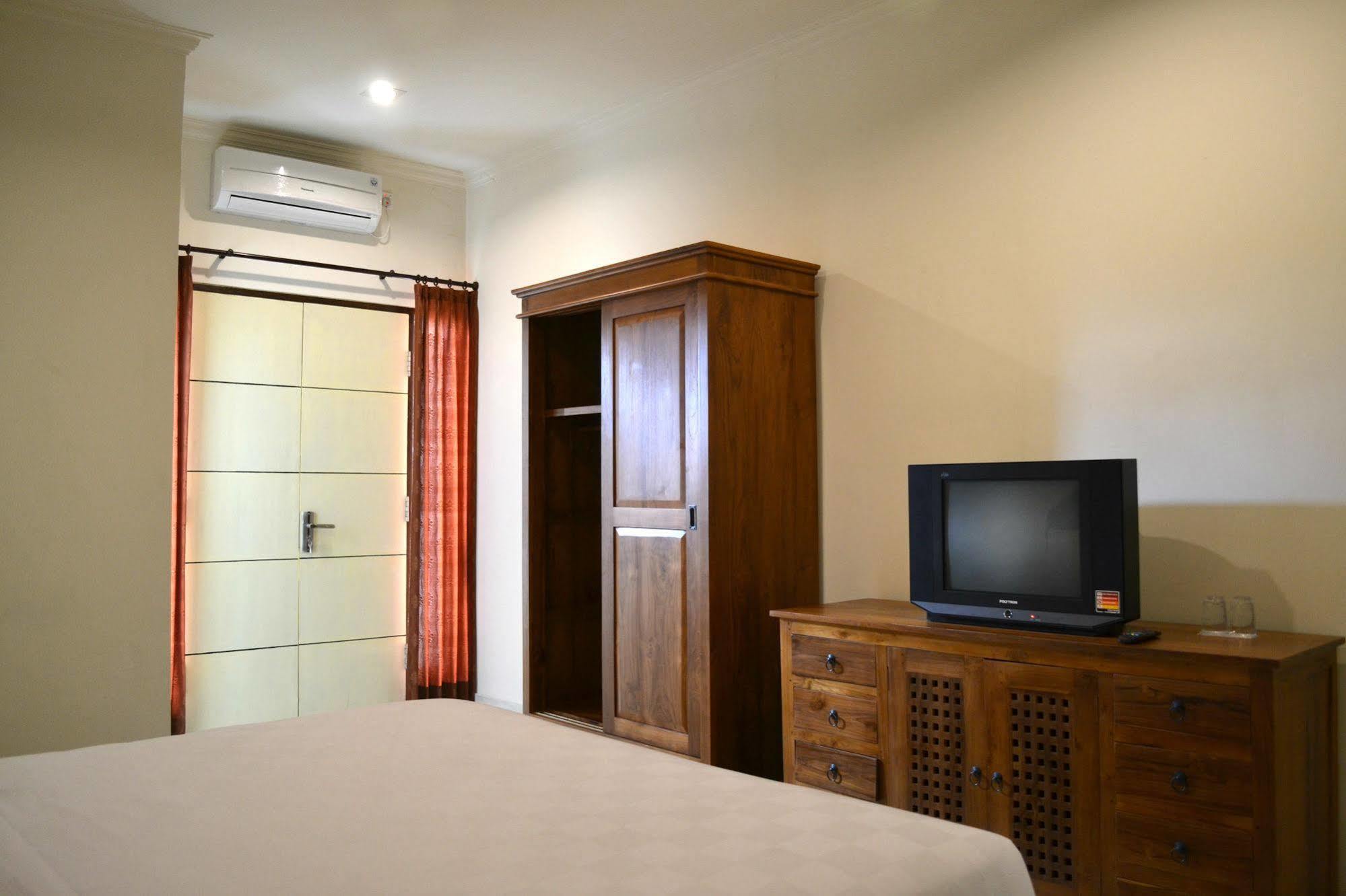 Ivanka Airport Inn Kuta Lombok Esterno foto