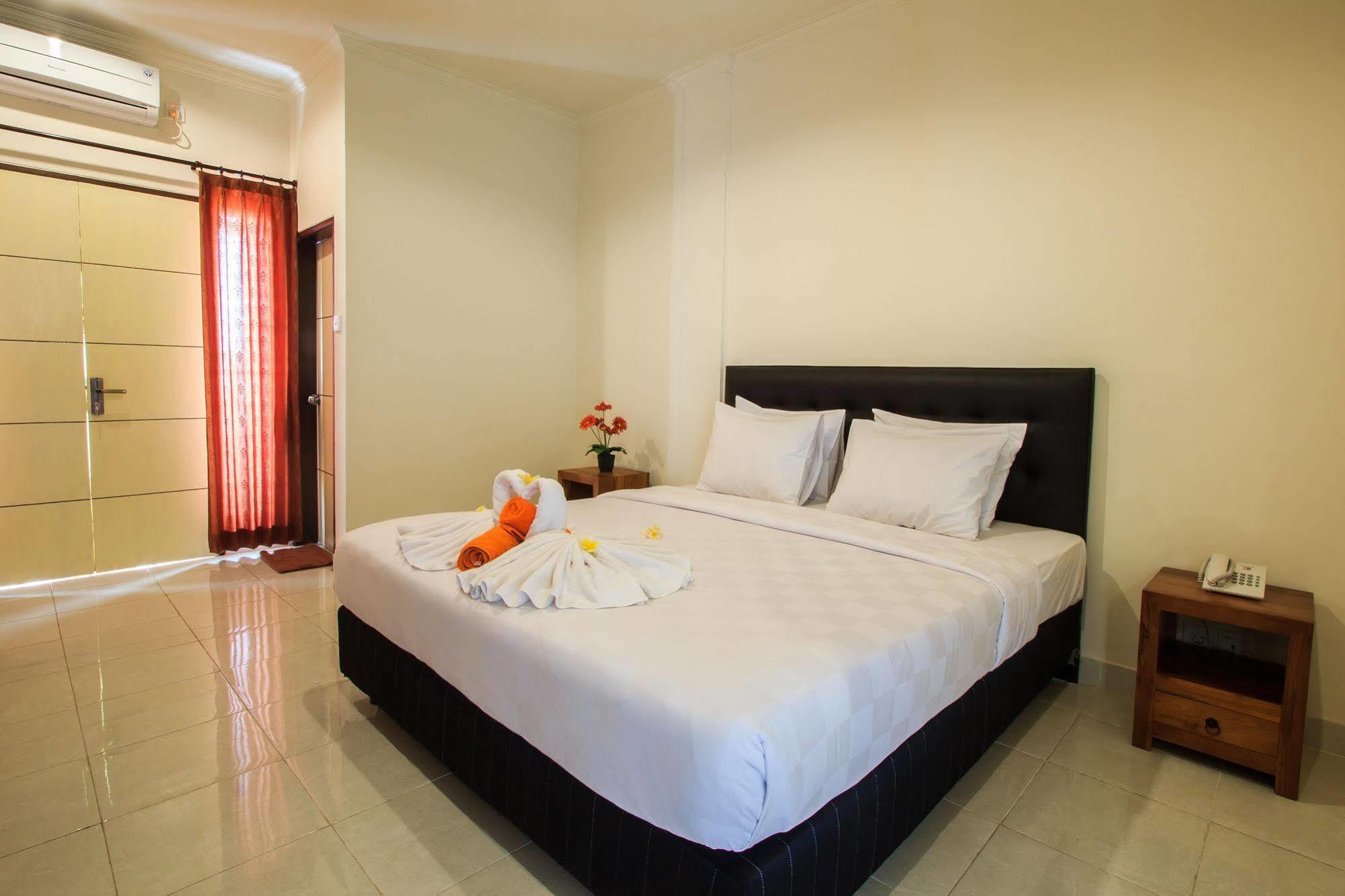 Ivanka Airport Inn Kuta Lombok Esterno foto