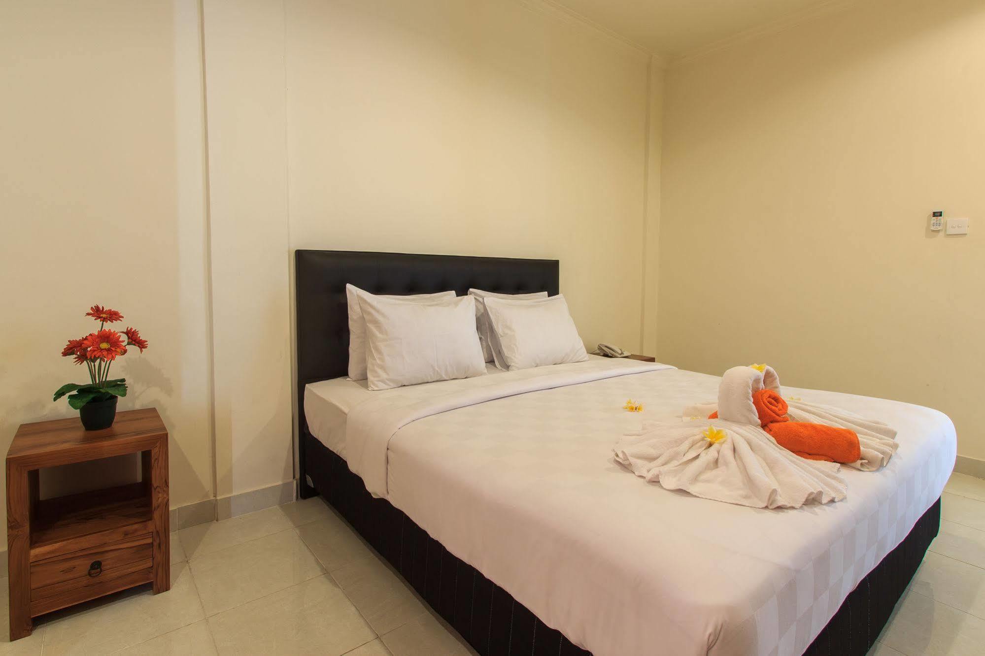 Ivanka Airport Inn Kuta Lombok Esterno foto