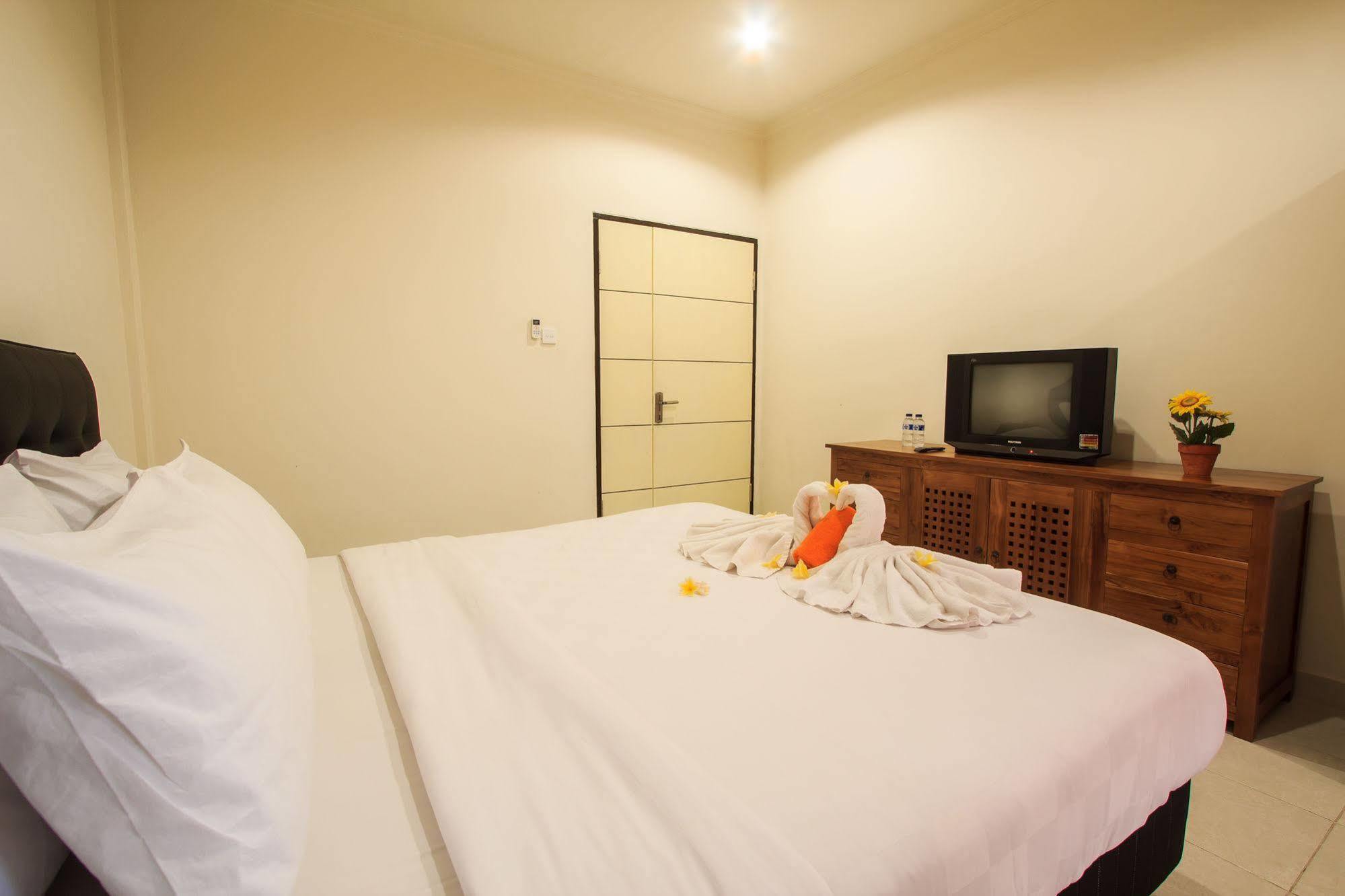 Ivanka Airport Inn Kuta Lombok Esterno foto